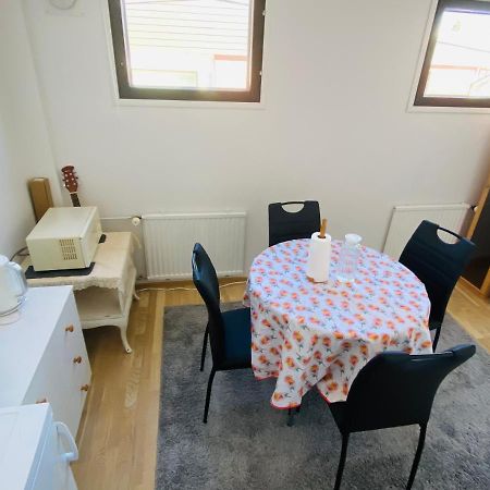 Two Bedrooms,Dining Area And Bathroom With Private Entrance Котка Екстериор снимка