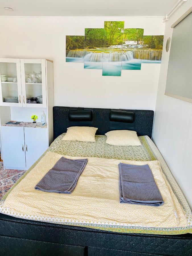 Two Bedrooms,Dining Area And Bathroom With Private Entrance Котка Екстериор снимка