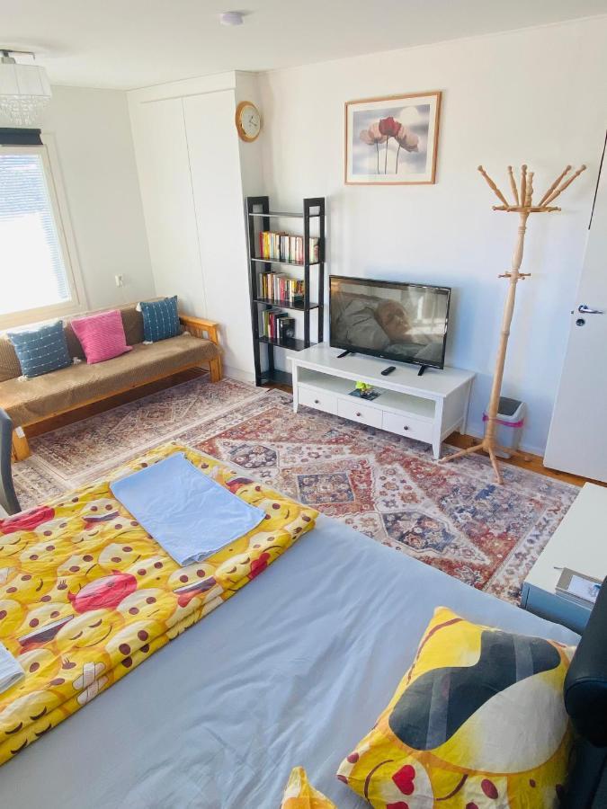 Two Bedrooms,Dining Area And Bathroom With Private Entrance Котка Екстериор снимка