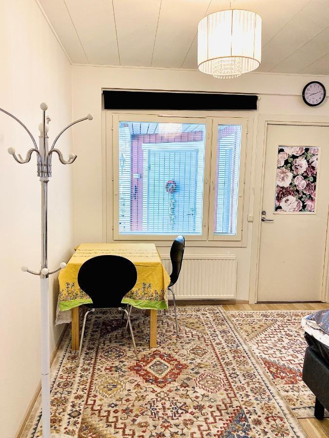 Two Bedrooms,Dining Area And Bathroom With Private Entrance Котка Екстериор снимка
